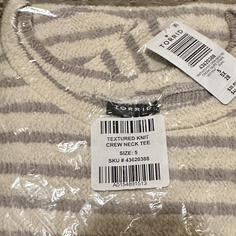 Torrid Textured Cream and Taupe Short Sleeve Tee - Picture 5 of 6